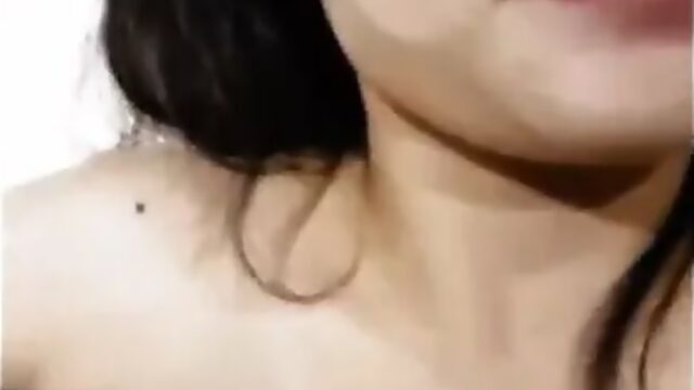 Asian Cewek nya sange crot dimuka