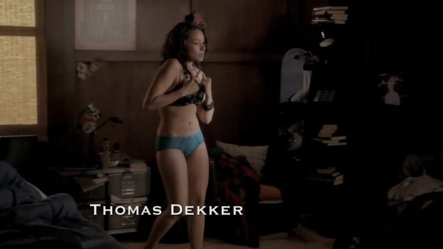 Jessica Parker Kennedy Sexy - The Secret Circle (2011) s01e02