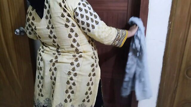 (Punjabi Aunty Ki Jabardast Chudai Apni Beta) Indian hot aunty fucked by her Stepson while cleaning house - Dirty Sex